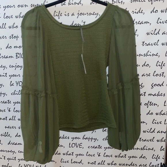 BALLOON-SLEEVE SMOCKED TOP - Picture 7 of 9